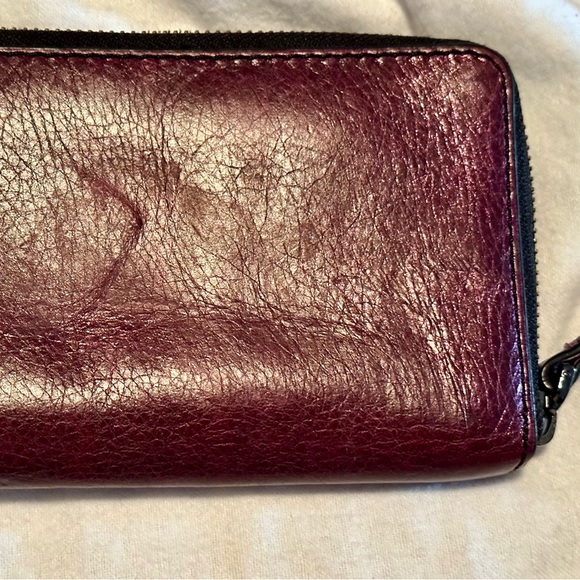 Marc Jacobs wallet. GUC. Metallic color more visible in person. - Picture 5 of 6